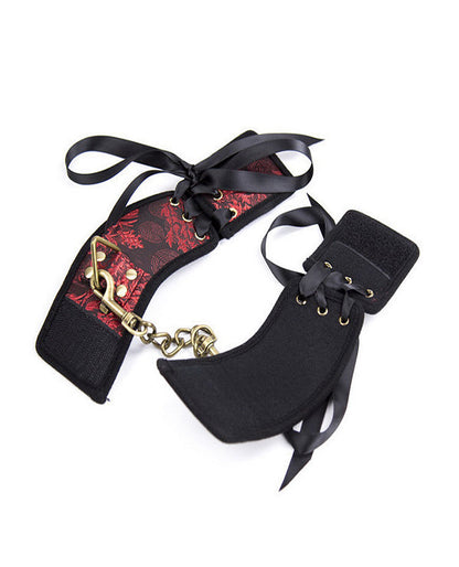 LACE WRIST CUFFS.