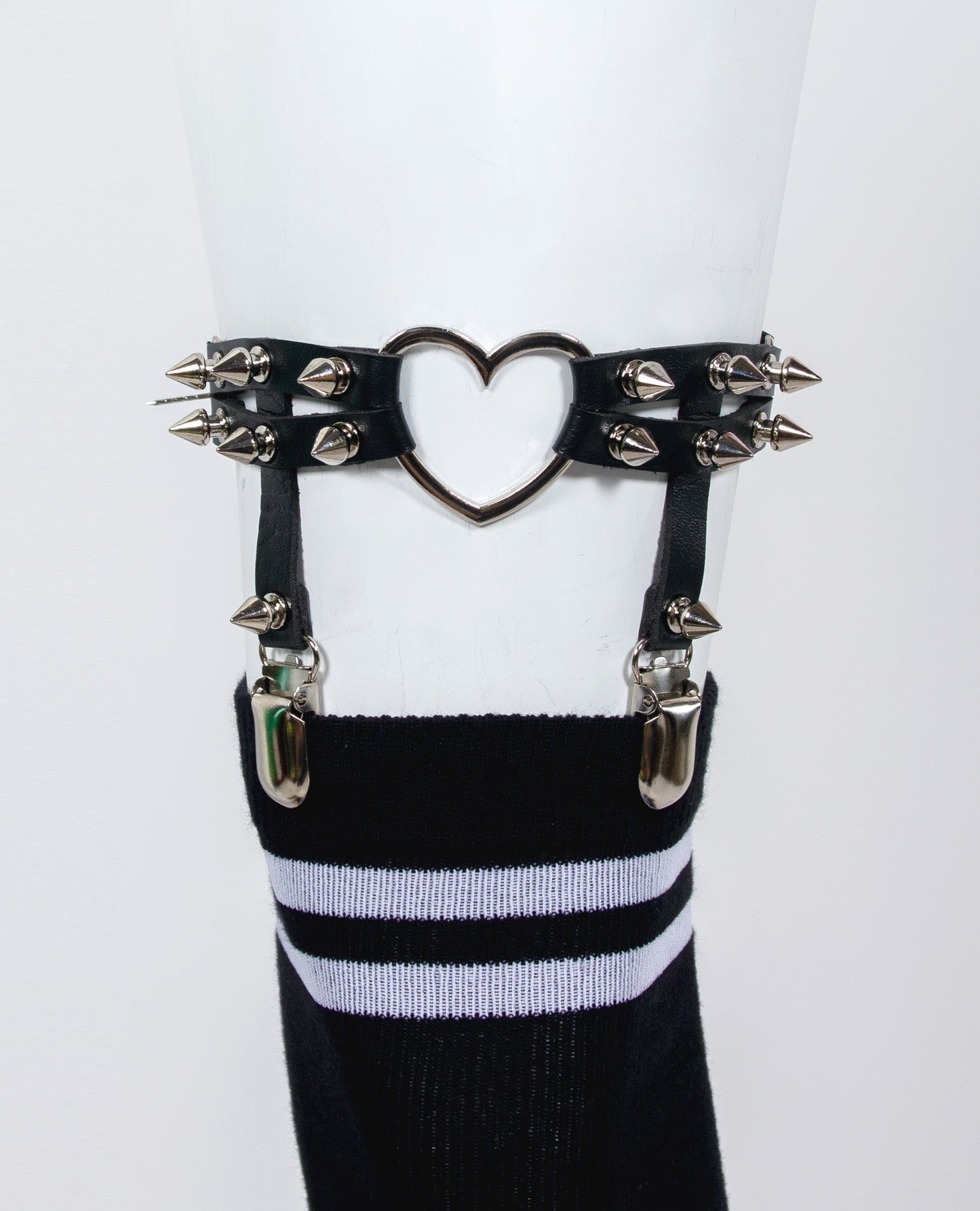HEART SPIKE SUSPENDER.