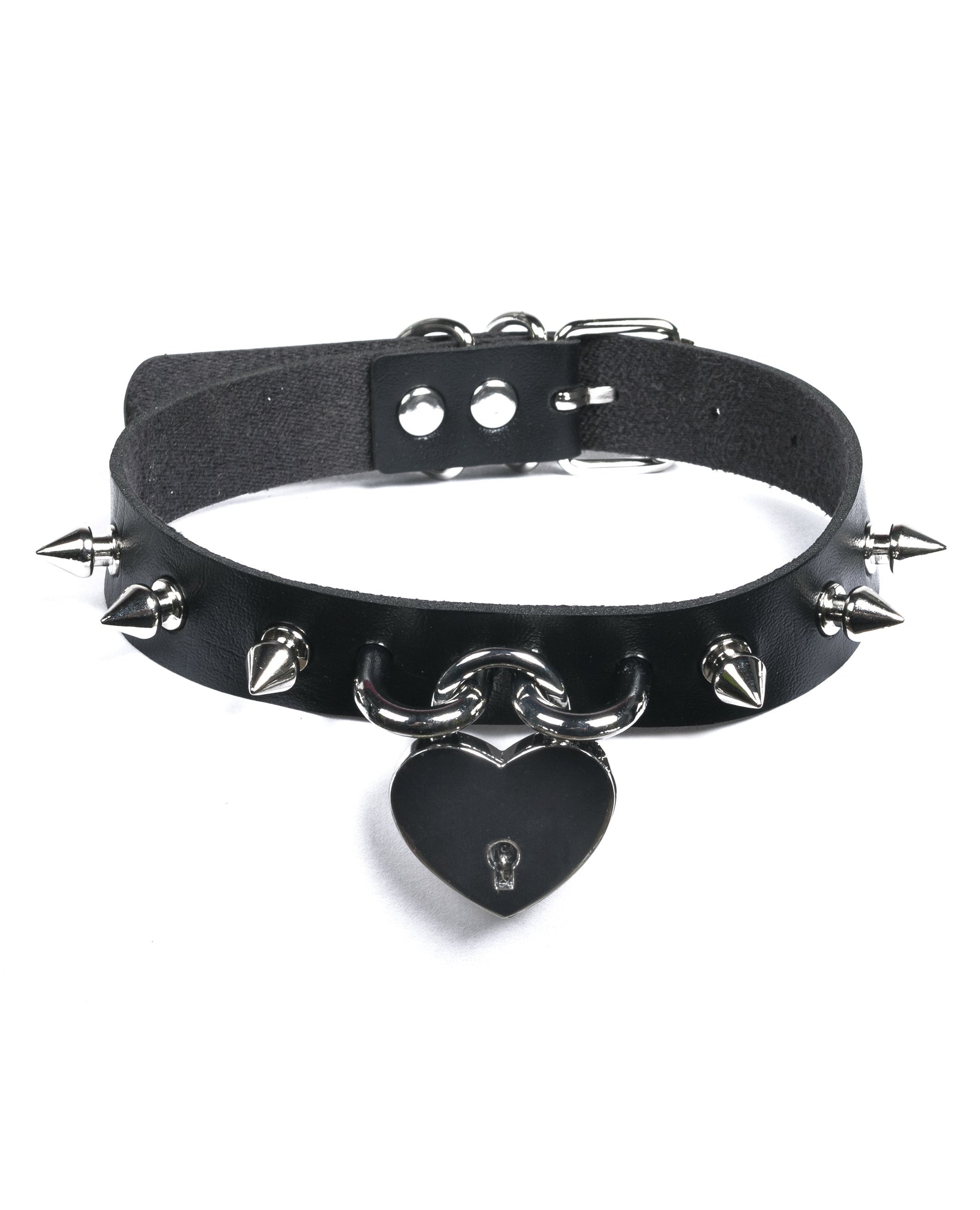 HEART SPIKED PADLOCK COLLAR.