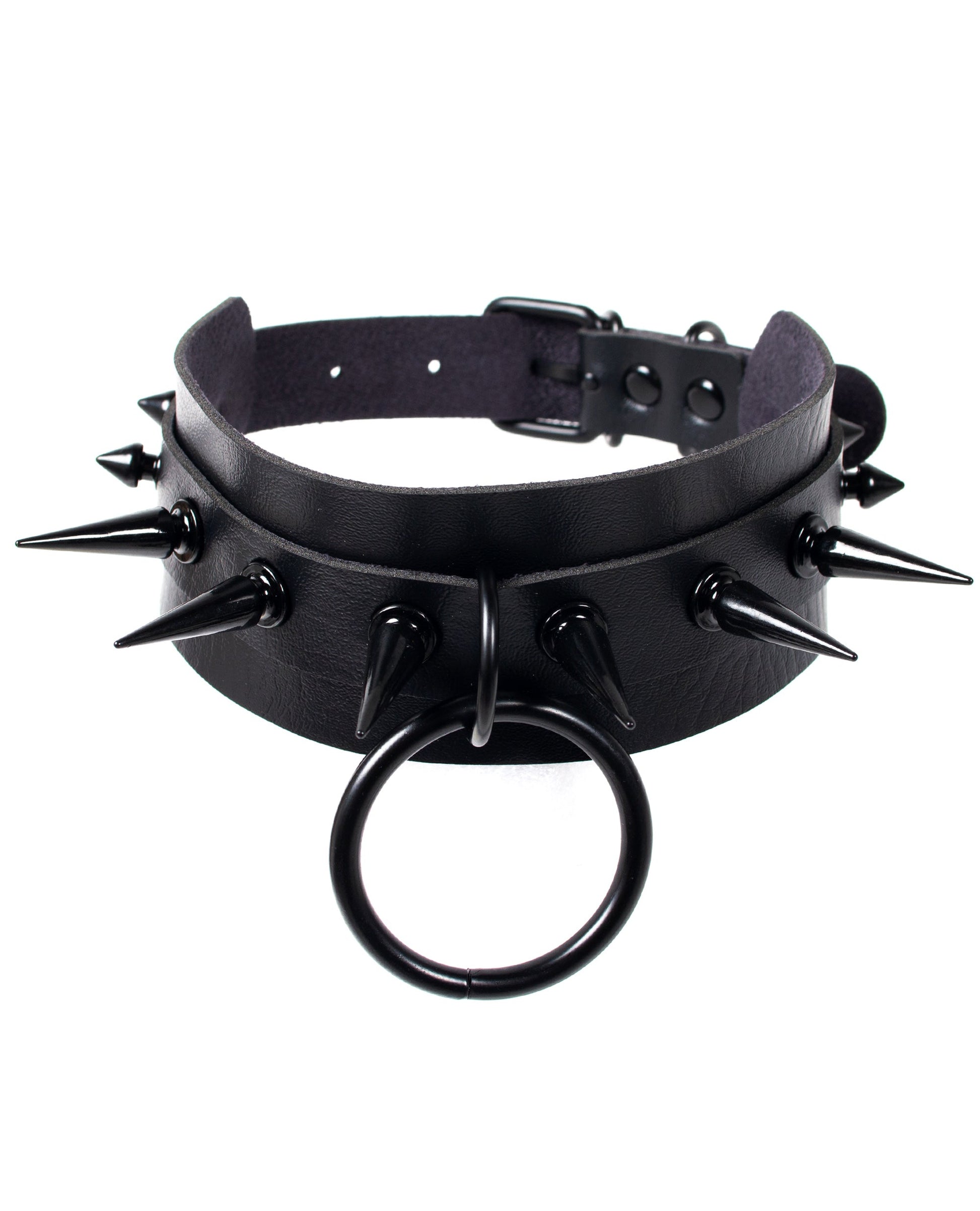 SPIKED RING COLLAR.