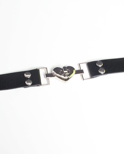 CLASP HEART COLLAR