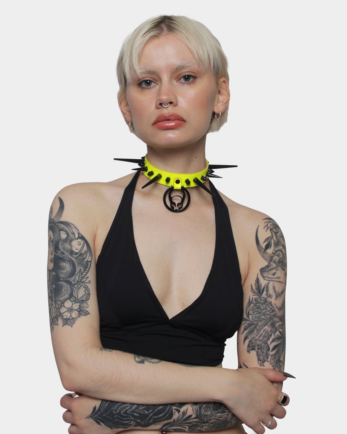 SPIKES & SCREWS LOGO COLLAR